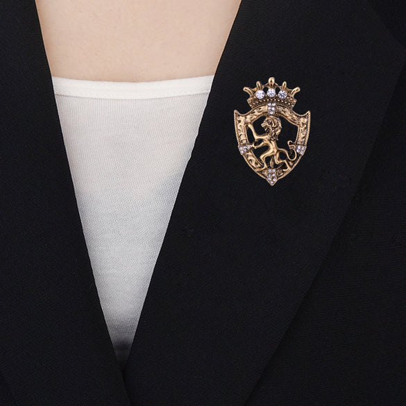 Wholesale Alloy Animal Lion Shield Horse Crown Electroplated Brooch For Men As Suit Accessories Jewelry