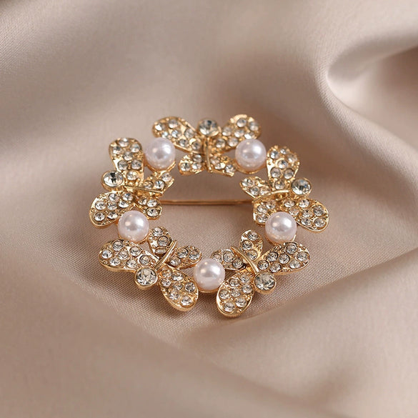Wholesale Alloy Animal Pattern Electroplated Women's Butterfly Brooch Pearl Rhinestone Accessories