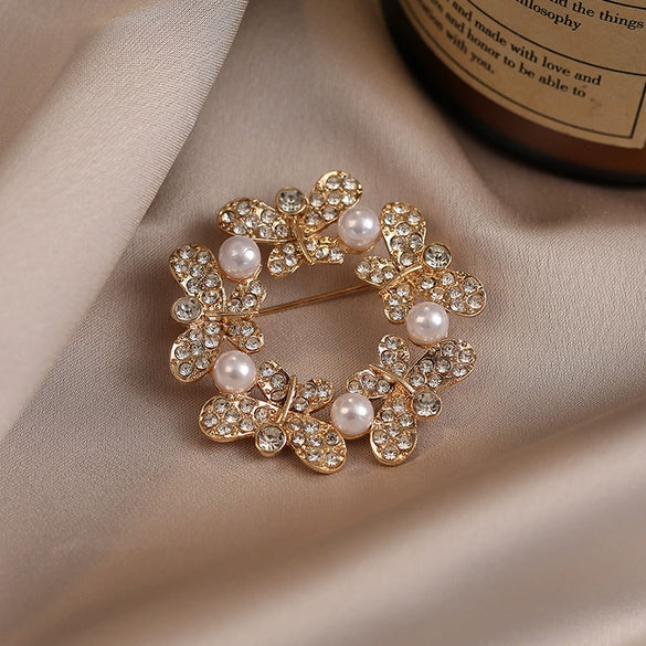 Wholesale Alloy Animal Pattern Electroplated Women's Butterfly Brooch Pearl Rhinestone Accessories