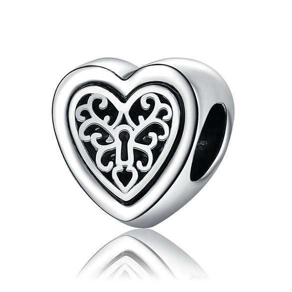Wholesale Alloy Beaded Heart Shaped Hollow Necklace With Totem Pattern And Electroplating Treatment
