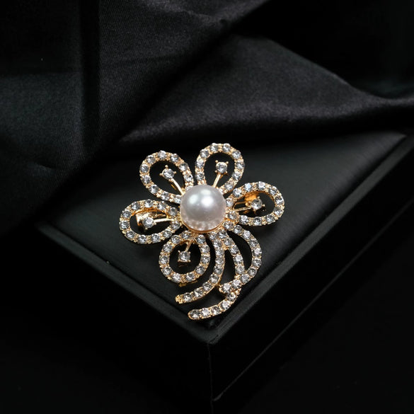 Wholesale Alloy Butterfly Fashion Brooch Electroplated Accessories For Women And Unisex