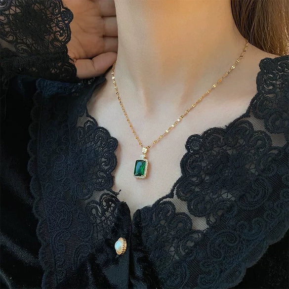 Wholesale Alloy Clavicle Chain Necklace With Fritillaria Flower Design And Electroplating Treatment Light Luxury Style For Women