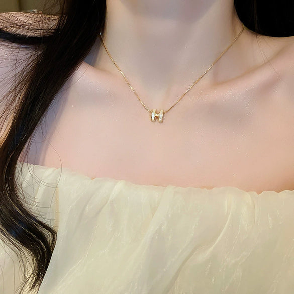 Wholesale Alloy Clavicle Chain Necklace With Fritillaria Flower Design And Electroplating Treatment Light Luxury Style For Women