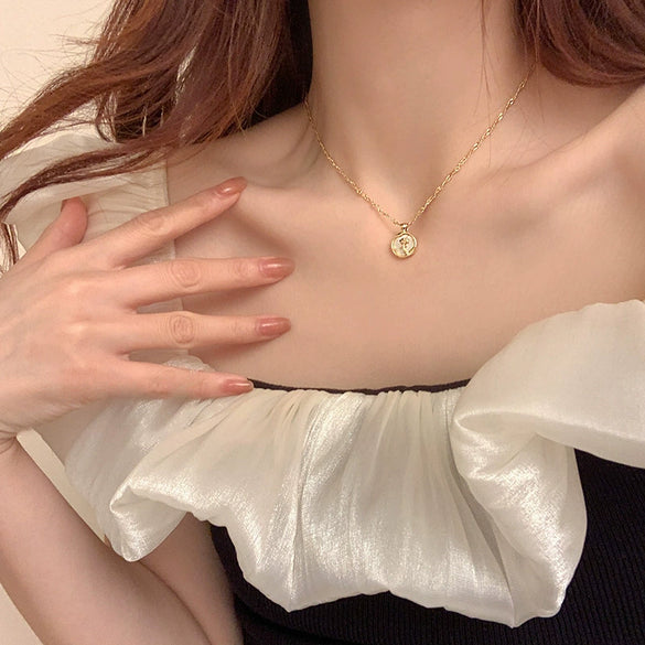 Wholesale Alloy Clavicle Chain Necklace With Fritillaria Flower Design And Electroplating Treatment Light Luxury Style For Women