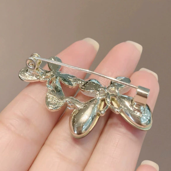 Wholesale Alloy Crystal Diamond Butterfly Brooch With Leaf Pattern Electroplated For Women