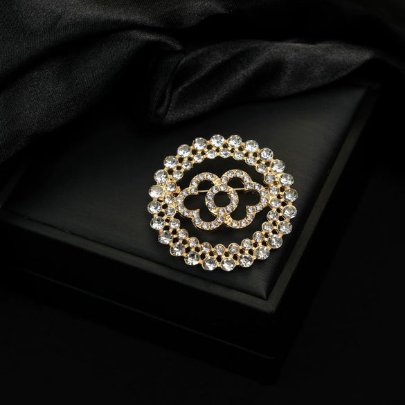 Wholesale Alloy Diamondencrusted Vintage Bow Brooch With Electroplating For Women's Clothing Accessories