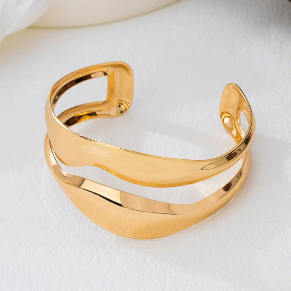 Wholesale Alloy Electroplated Exaggerated Geometric Light Luxury Gold Metal Bracelet And Ring Set Wide Open Style Jewelry Accessories