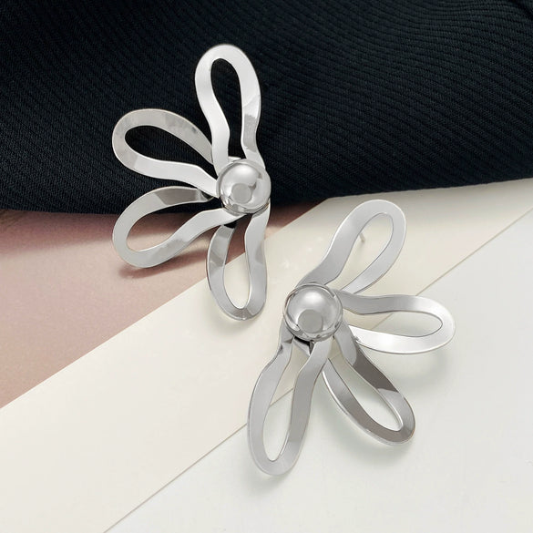Wholesale Alloy Electroplated Geometric Flower Hollow Women's Earrings With Retro Style