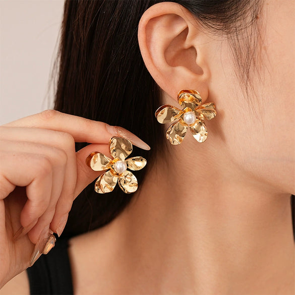 Wholesale Alloy Electroplated Simple Plant Flower And Leaf Pattern Pin Earrings For Women