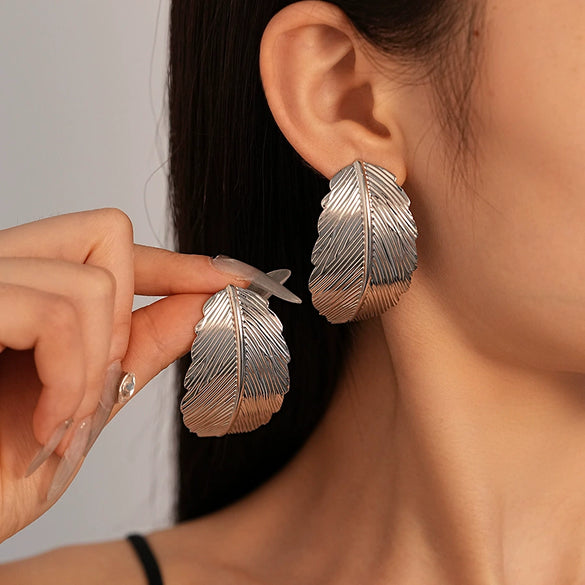 Wholesale Alloy Electroplated Simple Plant Flower And Leaf Pattern Pin Earrings For Women