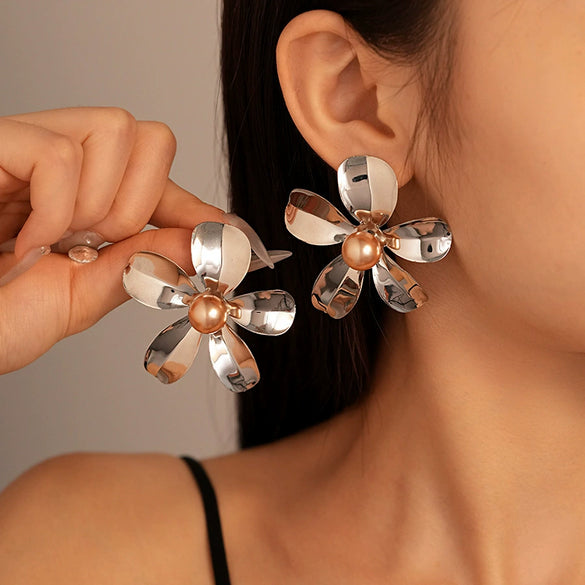 Wholesale Alloy Electroplated Simple Plant Flower And Leaf Pattern Pin Earrings For Women