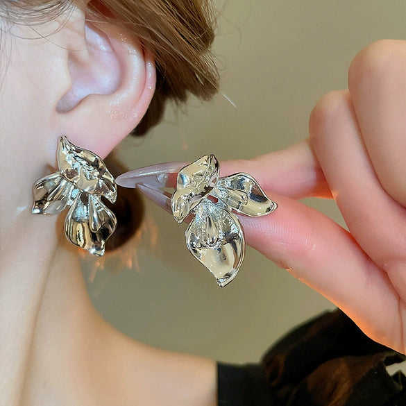 Wholesale Alloy Electroplated Simple Plant Flower And Leaf Pattern Pin Earrings For Women