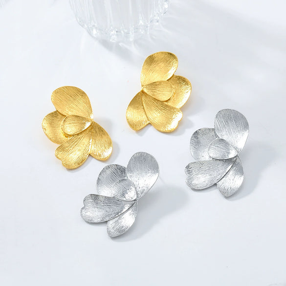 Wholesale Alloy Fashion Women's Flower Earrings With Electroplating