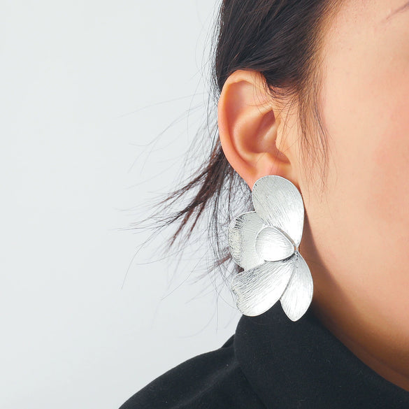 Wholesale Alloy Fashion Women's Flower Earrings With Electroplating