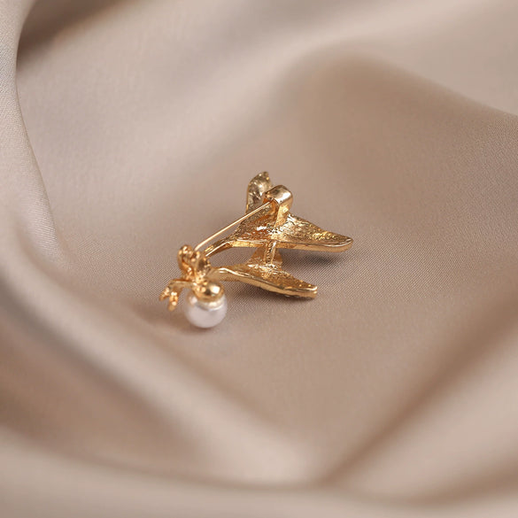 Wholesale Alloy Fishtail Brooch Electroplated For Women Light Luxury Minimalist Style