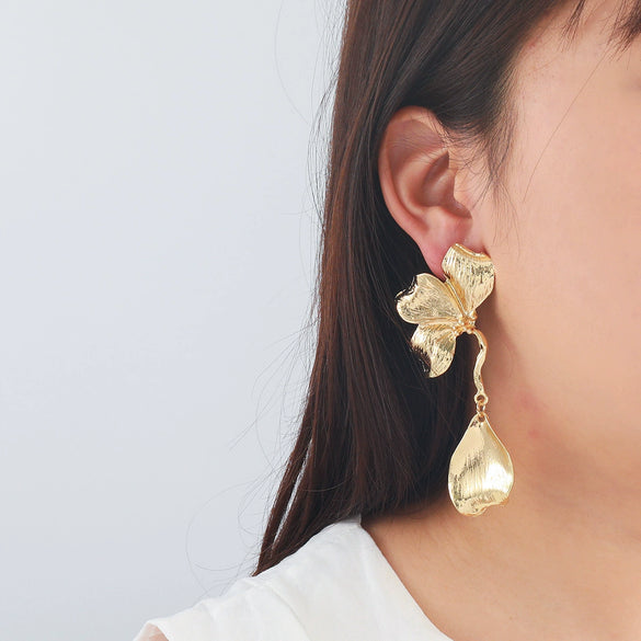 Wholesale Alloy Flower And Leaves Pattern Electroplated Women's Fashion Earrings