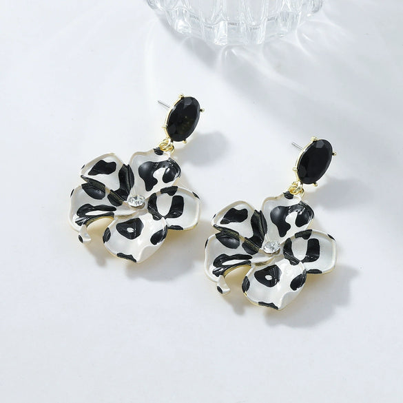 Wholesale Alloy Flower And Leopard Fashion Pendant Earrings For Ladies With Electroplating Treatment