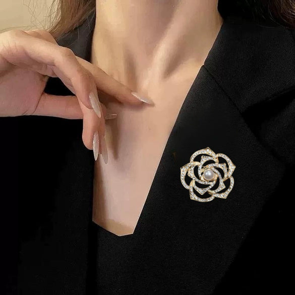 Wholesale Alloy Flower Brooch With Electroplating Silk Towel Buckle Pearl Rhinestone Decoration