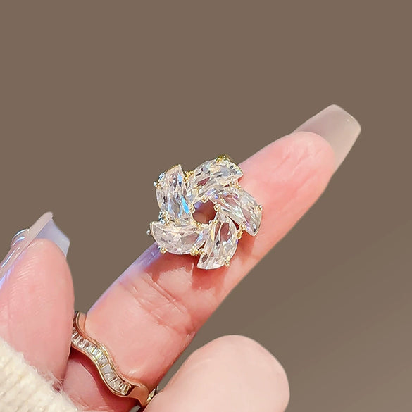 Wholesale Alloy Flower Brooch Women's Electroplated For Fixing Clothes Collar