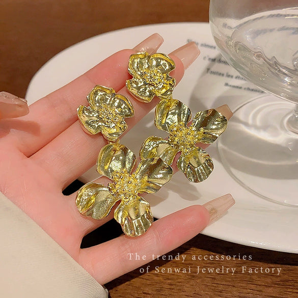 Wholesale Alloy Flower Earrings For Women Electroplated Light Luxury Retro Style