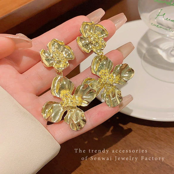 Wholesale Alloy Flower Earrings For Women Electroplated Light Luxury Retro Style