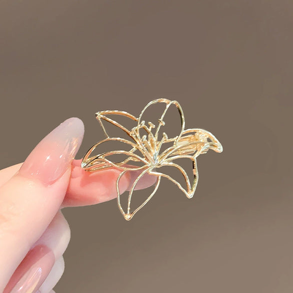 Wholesale Alloy Flower Hollow Electroplated Women's Brooch Fashion Elegant Suit Shirt Accessories Pin