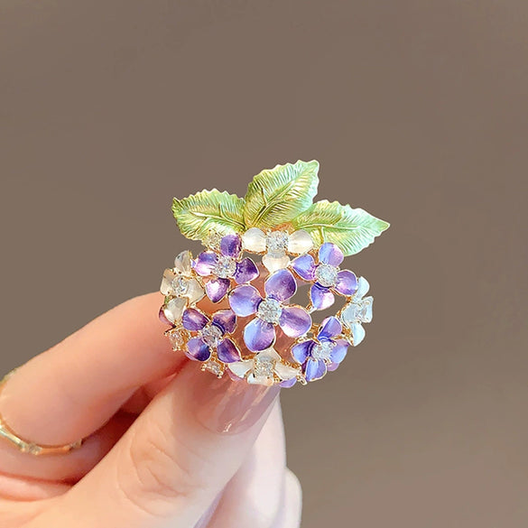 Wholesale Alloy Flower Pattern Electroplated Ladies' Natural Style Purple Hydrangea Brooch
