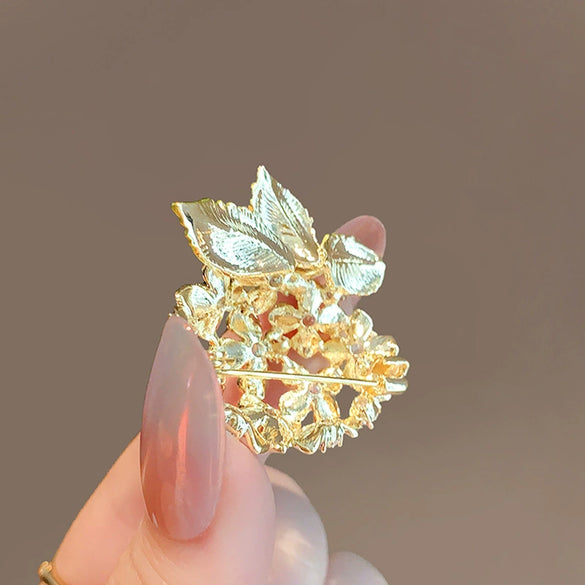 Wholesale Alloy Flower Pattern Electroplated Ladies' Natural Style Purple Hydrangea Brooch