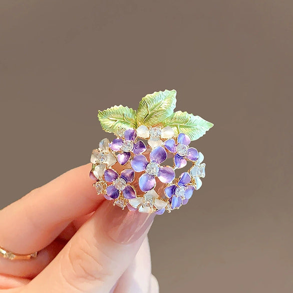 Wholesale Alloy Flower Pattern Electroplated Ladies' Natural Style Purple Hydrangea Brooch