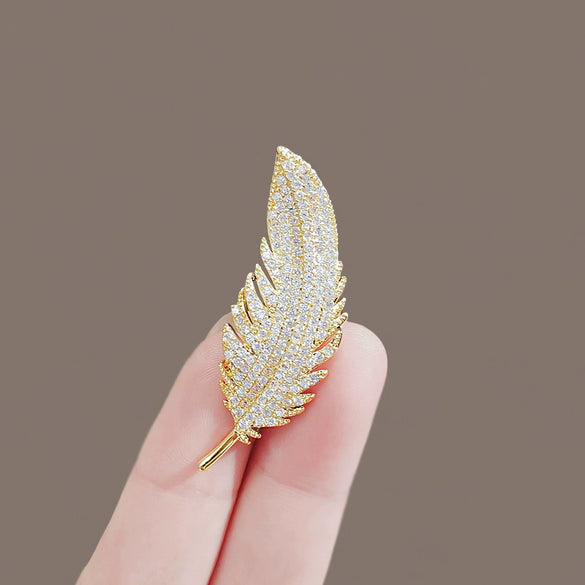 Wholesale Alloy Flower Patterned Electroplated Natural Style Brooch For Women
