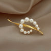 Wholesale Alloy Flower Pearl Women's Brooch Electroplated