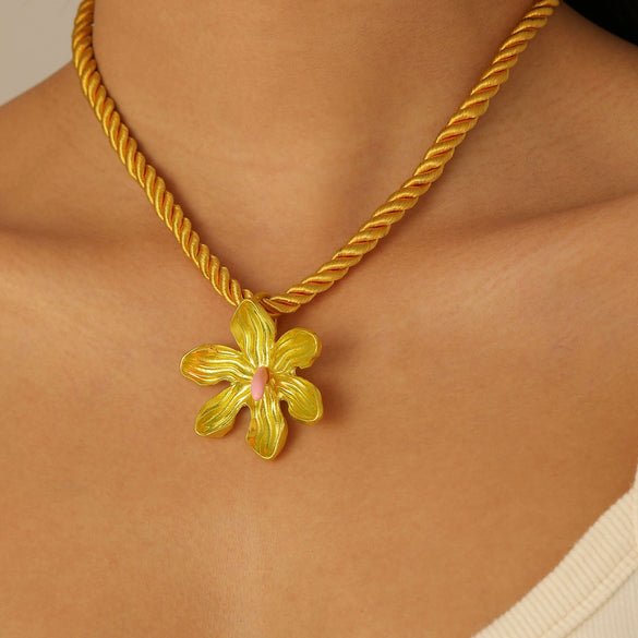 Wholesale Alloy Flower Pendant Necklace With Colorful Cotton Rope And Electroplating For Women