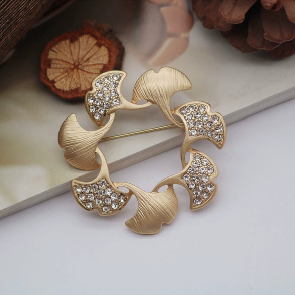 Wholesale Alloy Flower Shaped Ginkgo Leaf Brooch For Women Electroplated Retro Simple Rhinestone Fixed High Grade All Match Corsage