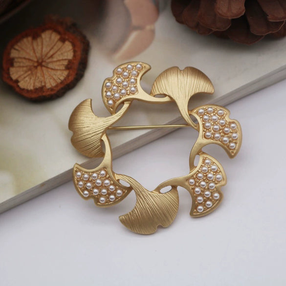 Wholesale Alloy Flower Shaped Ginkgo Leaf Brooch For Women Electroplated Retro Simple Rhinestone Fixed High Grade All Match Corsage