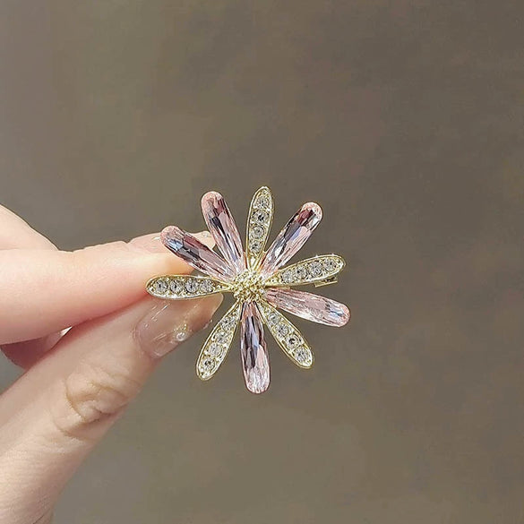 Wholesale Alloy Flower Style Electroplated Women's Brooch Accessories