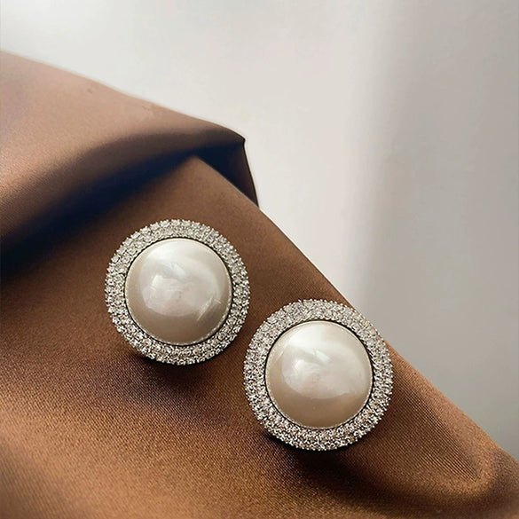 Wholesale Alloy Geometric Earrings With Diamond And Pearl Retro Light Luxury Electroplated For Women