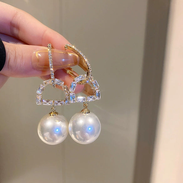 Wholesale Alloy Geometric Earrings With Diamond And Pearl Retro Light Luxury Electroplated For Women