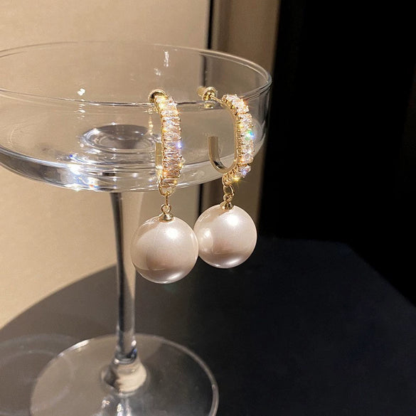 Wholesale Alloy Geometric Earrings With Diamond And Pearl Retro Light Luxury Electroplated For Women