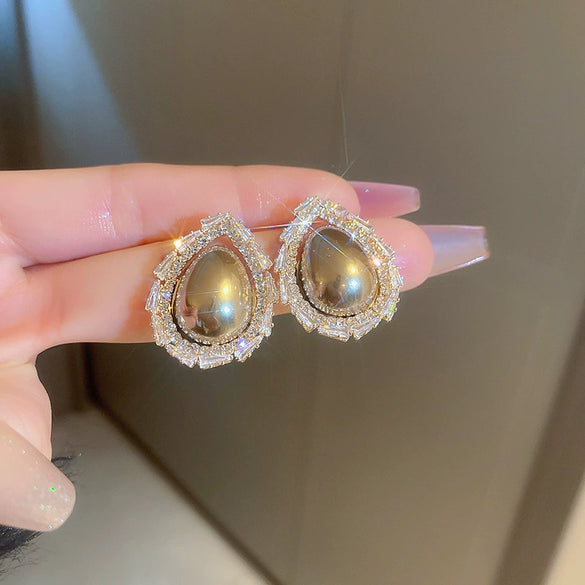 Wholesale Alloy Geometric Earrings With Diamond And Pearl Retro Light Luxury Electroplated For Women