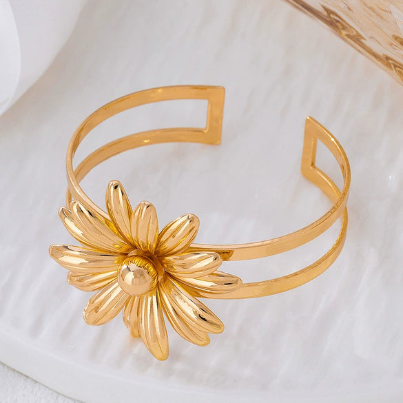 Wholesale Alloy Geometric Electroplated Jewelry Set Including Earrings Necklace Bracelet And Ring For Women