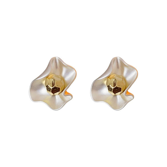 Wholesale Alloy Geometric Electroplated Pleated Round Earrings For Women Highend Cold Style