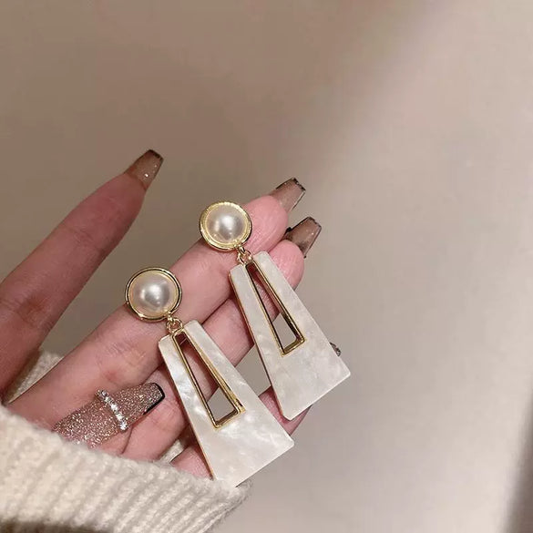 Wholesale Alloy Geometric Electroplating Women's Light Luxury Exaggerated Earrings