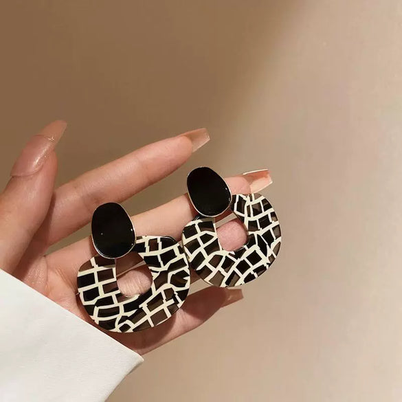 Wholesale Alloy Geometric Electroplating Women's Light Luxury Exaggerated Earrings