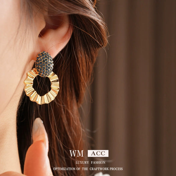 Wholesale Alloy Geometric Hoop Earrings Set With Diamonds For Women Simple Exaggerated Highend Niche Design Fashionable And Elegant