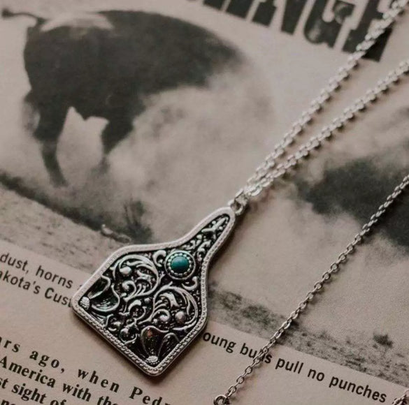 Wholesale Alloy Geometric Retro Carved Turquoise Pendant Necklace With Electroplating And Water Wave Chain For Women