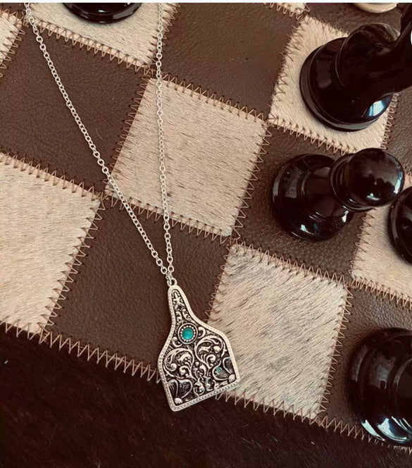 Wholesale Alloy Geometric Retro Carved Turquoise Pendant Necklace With Electroplating And Water Wave Chain For Women