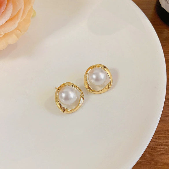 Wholesale Alloy Geometric Retro Circle Pearl Earrings For Women Electroplated Design