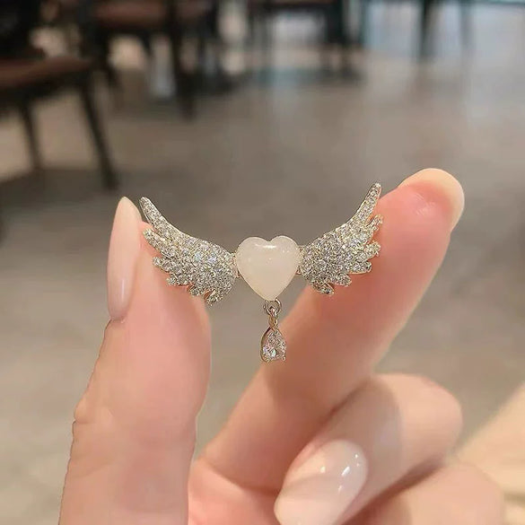 Wholesale Alloy Heart Shape Electroplated Women's Angel Wings Love Brooch Clothes Accessories