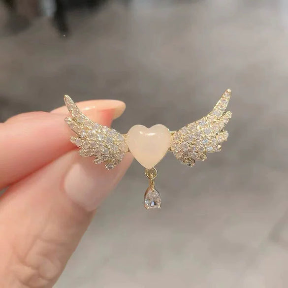 Wholesale Alloy Heart Shape Electroplated Women's Angel Wings Love Brooch Clothes Accessories