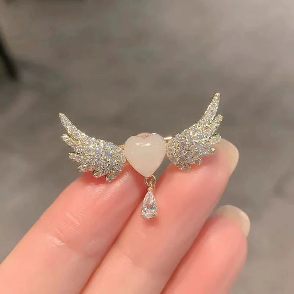 Wholesale Alloy Heart Shape Electroplated Women's Angel Wings Love Brooch Clothes Accessories
